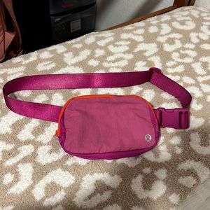 Lululemon everywhere belt bag